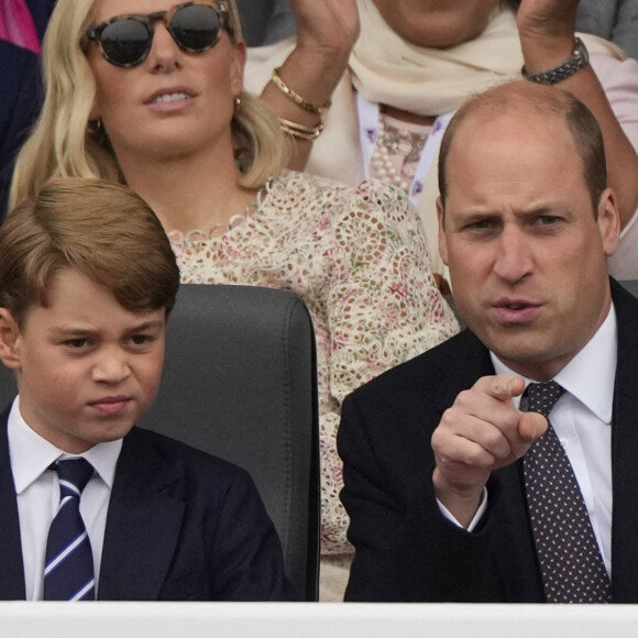 Le prince George, le prince William, duc de Cambridge, Zara Tindall et lena Tindall - La famille royale d'Angleterre lors de la parade devant le palais de Buckingham, à l'occasion du jubilé de la reine d'Angleterre. Le 5 juin 2022