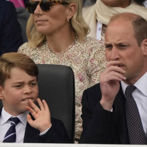 Le prince George, le prince William, duc de Cambridge, Zara Tindall et lena Tindall - La famille royale d'Angleterre lors de la parade devant le palais de Buckingham, à l'occasion du jubilé de la reine d'Angleterre. Le 5 juin 2022