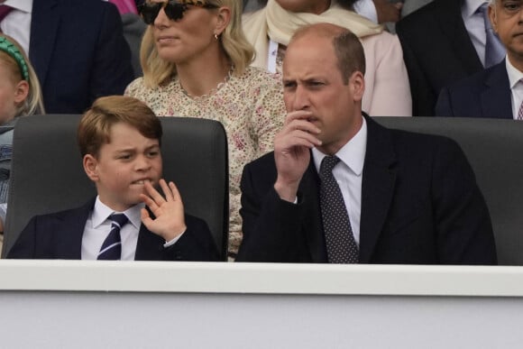 Le prince George, le prince William, duc de Cambridge, Zara Tindall et lena Tindall - La famille royale d'Angleterre lors de la parade devant le palais de Buckingham, à l'occasion du jubilé de la reine d'Angleterre. Le 5 juin 2022