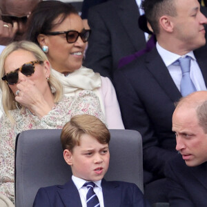 Le prince George, le prince William, duc de Cambridge, Zara Tindall et lena Tindall - La famille royale d'Angleterre lors de la parade devant le palais de Buckingham, à l'occasion du jubilé de la reine d'Angleterre. Le 5 juin 2022