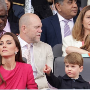 Kate Catherine Middleton, duchesse de Cambridge, le prince Louis, Mike Tindall et Mia Tindall - La famille royale d'Angleterre lors de la parade devant le palais de Buckingham, à l'occasion du jubilé de la reine d'Angleterre. Le 5 juin 2022  Platinum Jubilee Pageant in front of Buckingham Palace, London, on day four of the Platinum Jubilee celebrations. Picture date: Sunday June 5, 2022. 