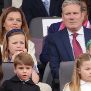 Kate Catherine Middleton, duchesse de Cambridge, le prince Louis, la princesse Charlotte, Mike Tindall, Mia Tindall et lena Tindall , Victoria Starmer et Keir Starmer - La famille royale d'Angleterre lors de la parade devant le palais de Buckingham, à l'occasion du jubilé de la reine d'Angleterre. Le 5 juin 2022  Platinum Jubilee Pageant in front of Buckingham Palace, London, on day four of the Platinum Jubilee celebrations. Picture date: Sunday June 5, 2022. 