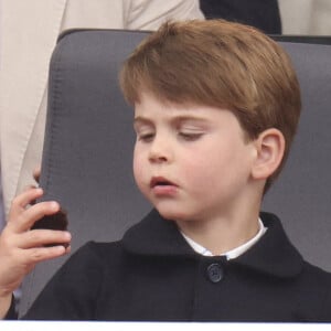 Le prince Louis - La famille royale d'Angleterre lors de la parade devant le palais de Buckingham, à l'occasion du jubilé de la reine d'Angleterre. Le 5 juin 2022