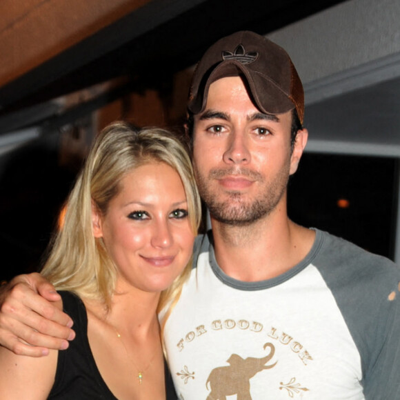 Anna Kournikova et Enrique Iglesias après un dîner en amoureux à Miami Beach, USA le 22 juin 2009. Photo by Seth Browarnik/Startraks/ABACAPRESS.COM