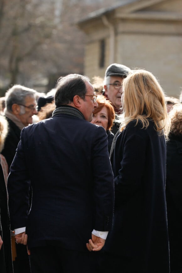 Exclusif - François Hollande, Julie Gayet - Arrivées aux obsèques de David Kessler au cimetière du Montparnasse à Paris le 11 février 2020.
