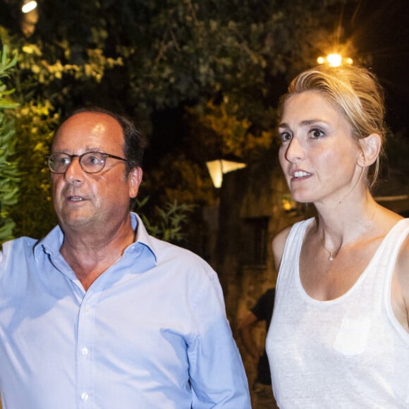 François Hollande et Julie Gayet - Festival de Ramatuelle - Pièce ART de Y. Reza. Un dîner était donné à l'issue de la représentation. © Cyril Bruneau / Festival de Ramatuelle / Bestimage