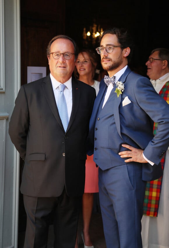 François Hollande et son fils Thomas lors de son mariage avec la journaliste Emilie Broussouloux à la mairie à Meyssac en Corrèze près de Brive, ville d'Emilie. Le 8 septembre 2018