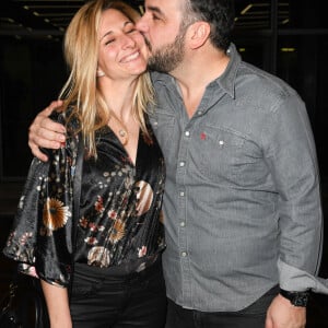 François-Xavier Demaison et sa compagne Anaïs Tihay - Vernissage de l'exposition "Quand le masque tombe" de Stéphane de Bourgies sur le toit de la Grande Arche à Paris, le 12 mars 2019. © Coadic Guirec/Bestimage