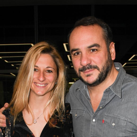 François-Xavier Demaison et sa compagne Anaïs Tihay - Vernissage de l'exposition "Quand le masque tombe" de Stéphane de Bourgies sur le toit de la Grande Arche à Paris, le 12 mars 2019. © Coadic Guirec/Bestimage