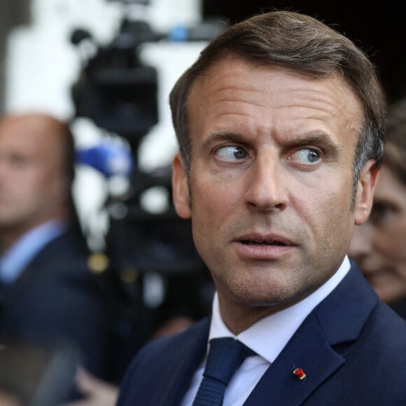 Le président français Emmanuel Macron se rend dans un DOJO solidaire à Clichy-sous-Bois pour un déplacement consacré à la place du sport et la pratique sportive, le 8 juini 2022.© Stéphane Lemouton/Bestimage