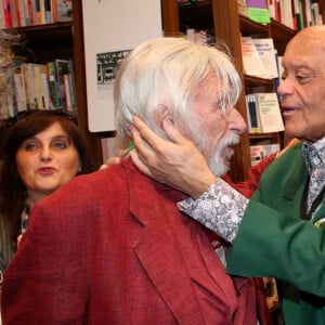 Exclusif - Pierre Richard et Guy Cuevas - Guy Cuevas, le DJ culte des années Palace, dédicace son livre " Avant que la nuit ne m'emporte " à la librairie Delamain à Paris le 08 Juin 2022. Bertrand Rindoff / Bestimage