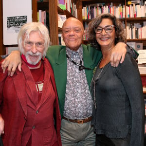 Exclusif - Guy Cuevas entre Pierre Richard et sa femme Ceyla Lacerda - Guy Cuevas, le DJ culte des années Palace, dédicace son livre " Avant que la nuit ne m'emporte " à la librairie Delamain à Paris. Bertrand Rindoff / Bestimage