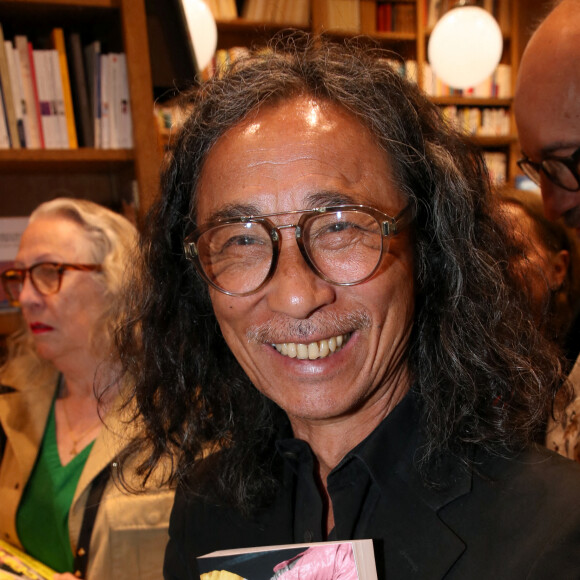 Exclusif - Massato Itô - Guy Cuevas, le DJ culte des années Palace, dédicace son livre " Avant que la nuit ne m'emporte " à la librairie Delamain à Paris le 08 Juin 2022. Bertrand Rindoff / Bestimage