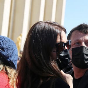 Arthur Essebag et sa compagne Mareva Galanter - Hommage à Sarah Halimi, assassinée en avril 2017, sur la place du Trocadero à Paris. Le 25 avril 2021