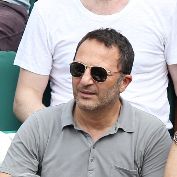 Arthur (Jacques Essebag) et sa compagne Mareva Galanter dans les tribunes lors de la finale homme des Internationaux de Tennis de Roland-Garros à Paris, le 11 juin 2017. © Jacovides-Moreau/Bestimage 