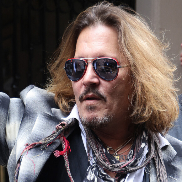 Johnny Depp à la sortie de son hôtel dans le quartier de Birmingham. Londres, le 6 juin 2022. 