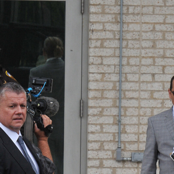 Johnny Depp à la sortie du tribunal de Fairfax, le 26 mai 2022. 
