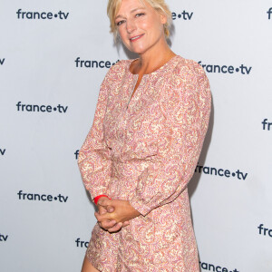 Anne-Elisabeth Lemoine lors du photocall dans le cadre de la conférence de presse de France Télévisions au Pavillon Gabriel à Paris, France, le 24 août 2021. © Pierre Perusseau/Bestimage 