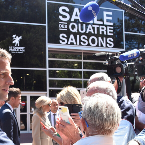 Le président Emmanuel Macron a voté au Touquet pour le premier tour des élections législatives le 12 juin 2022. © Giancarlo Gorassini / Bestimage 