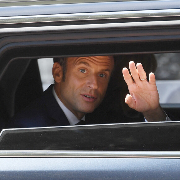 Le président Emmanuel Macron a voté au Touquet pour le premier tour des élections législatives le 12 juin 2022. © Giancarlo Gorassini / Bestimage 