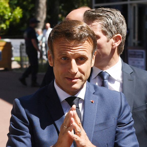 Le président Emmanuel Macron a voté au Touquet pour le premier tour des élections législatives le 12 juin 2022. © Giancarlo Gorassini / Bestimage 