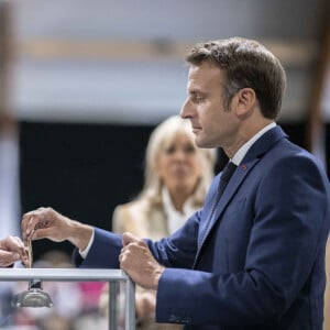 La première dame Brigitte Macron - Le président Emmanuel Macron a voté au Touquet pour le premier tour des élections législatives le 12 juin 2022. © Eliot Blondet / Pool / Bestimage 
