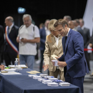 La première dame Brigitte Macron - Le président Emmanuel Macron a voté au Touquet pour le premier tour des élections législatives le 12 juin 2022. © Eliot Blondet / Pool / Bestimage 