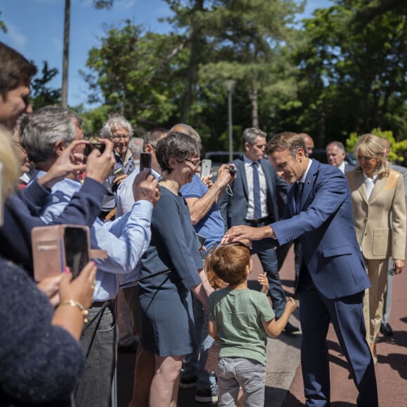 La première dame Brigitte Macron - Le président Emmanuel Macron a voté au Touquet pour le premier tour des élections législatives le 12 juin 2022. © Eliot Blondet / Pool / Bestimage 