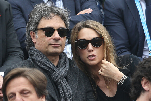 Laura Smet et son compagnon Raphaël dans les tribunes de la finale homme des internationaux de France de Roland Garros à Paris. © Moreau-Jacovides / Bestimage