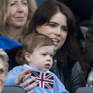 La princesse Eugenie d'York et son fils August - La famille royale d'Angleterre lors de la parade devant le palais de Buckingham, à l'occasion du jubilé de la reine d'Angleterre. le 5 juin 2022