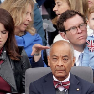 La princesse Eugenie d'York, Jack Brooksbank, August Brooksbank et Ken Olisa - La famille royale d'Angleterre lors de la parade devant le palais de Buckingham, à l'occasion du jubilé de la reine d'Angleterre. Le 5 juin 2022 