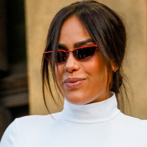 Amel Bent, enceinte, à la sortie du défilé femme Giambattista Valli Automne/Hiver 2022/2023 lors de la Fashion Week de Paris, le 7 mars 2022. © Veeren-Clovis/Bestimage 