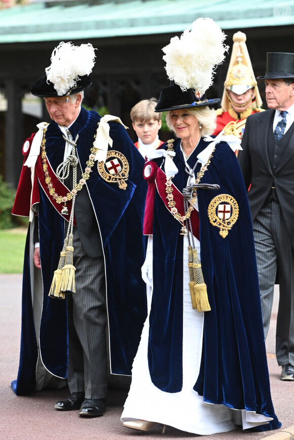 Le prince Charles, prince de Galles, et Camilla Parker Bowles, duchesse de Cornouailles, lors de la cérémonie de l'ordre de la Jarretière à la chapelle Saint-Georges du château de Windsor. Cette année pour la première fois Camilla Parker Bowles, duchesse de Cornouailles, a été investie comme nouveau chevalier de l'ordre de la Jarretière par la reine et a pu participer à la procession au côté du prince Charles. Londres, la 13 juin 2022. 