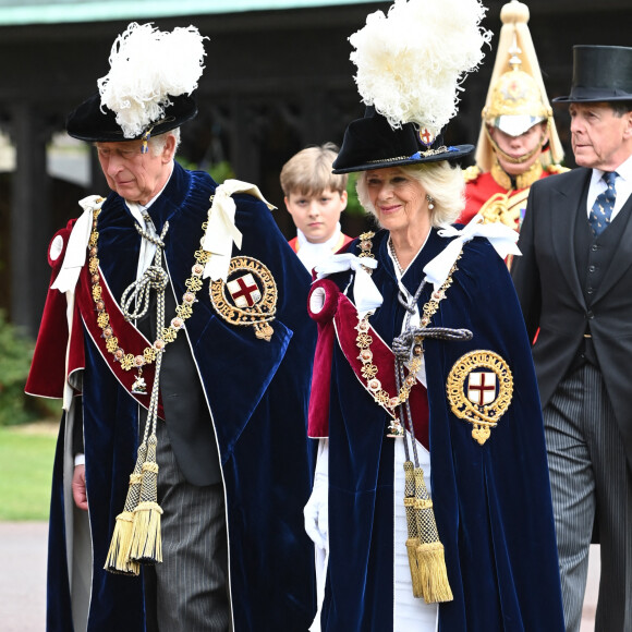 Le prince Charles, prince de Galles, et Camilla Parker Bowles, duchesse de Cornouailles, lors de la cérémonie de l'ordre de la Jarretière à la chapelle Saint-Georges du château de Windsor. Cette année pour la première fois Camilla Parker Bowles, duchesse de Cornouailles, a été investie comme nouveau chevalier de l'ordre de la Jarretière par la reine et a pu participer à la procession au côté du prince Charles. Londres, la 13 juin 2022. 