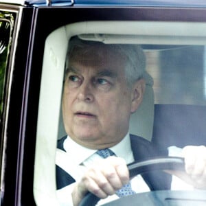 Le prince Andrew, duc d'York, en voiture à Windsor, le 13 juin 2022. 