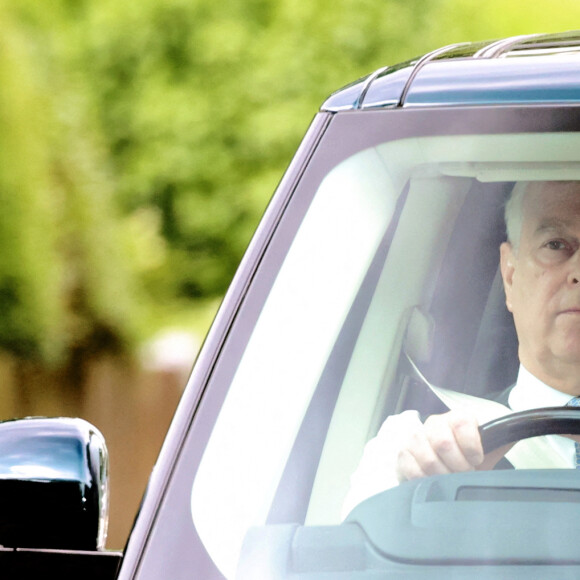 Le prince Andrew, duc d'York, en voiture à Windsor, le 13 juin 2022. 