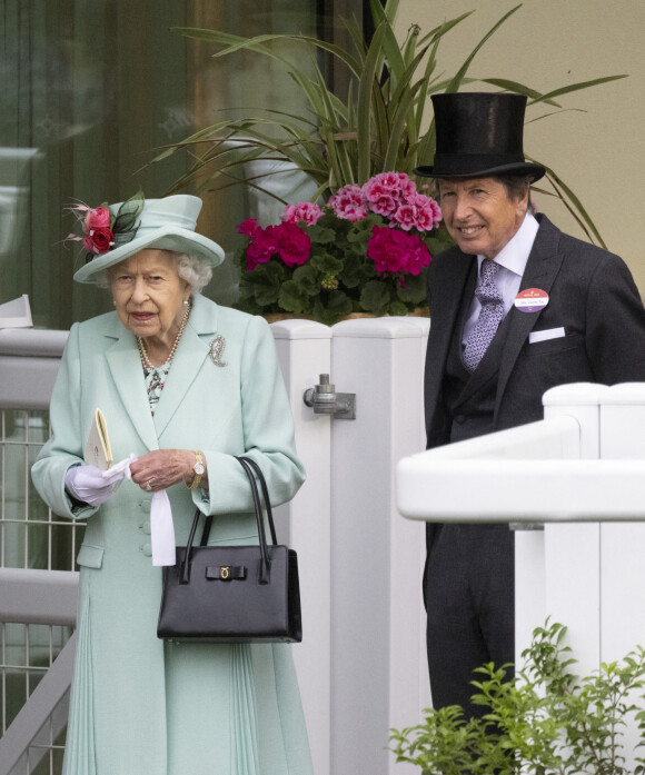 La reine Elizabeth II d'Angleterre assiste à la prestigieuse course hippique "Royal Ascot" à Ascot, Royaume Uni, le 19 juin 2021. 