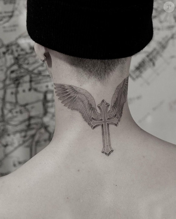 Romeo Beckham montre son nouveau tatouage, dessiné par l'artiste Dr Woo. Janvier 2022.