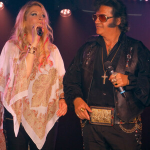 Exclusif - Loana (Loana Petrucciani), Eric Prayer (sosie d'Elvis Presley) - Concert de Eryl Prayer (sosie d'Elvis Presley) lors de la tournée "Elvis Tour intimiste" avec la participation de Loana au bateau théâtre "Le Nez Rouge" à Paris, le 26 juin 2021. © Christophe Clovis / Bestimage