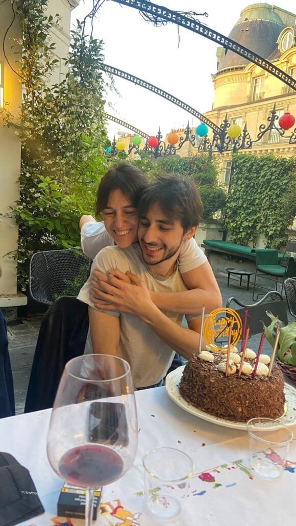 Ben Attal et Charlotte Gainsboug ont fêté ensemble l'anniversaire du jeune homme. @ Instagram / Ben Attal