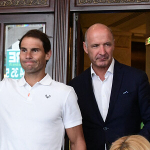 Rafael Nadal - Rafael Nadal et son clan quittent le Grand Hôtel à Paris pour rejoindre le Bourget et prendre un jet privé au lendemain de sa 14 ème victoire à Roland-Garros. Paris le 6 juin 2022