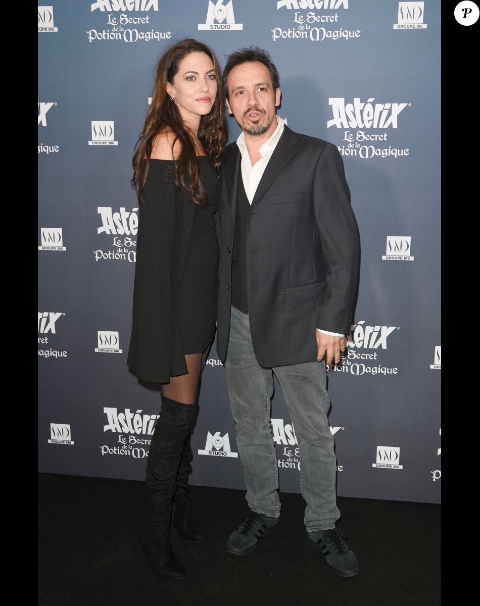 Naissance - Alexandre Astier est papa pour la septième fois d'un petit garçon prénommé Isaac - Alexandre Astier et sa compagne Luna Karys - Avant-première du film "Astérix : Le Secret de la potion magique" au cinéma UGC Normandie à Paris, le 2 décembre 2018. © Coadic Guirec/Bestimage