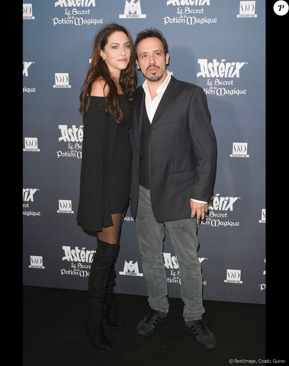 Alexandre Astier et sa compagne Luna Karys - Avant-première du film "Astérix : Le Secret de la potion magique" au cinéma UGC Normandie à Paris, le 2 décembre 2018. © Coadic Guirec/Bestimage