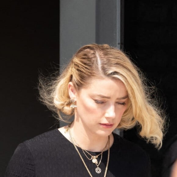 Amber Heard à la sortie du tribunal de Fairfax. Amber Heard a été condamné à verser à J. Depp, 8 millions de dollars pour diffamation. Fairfax, le 1er juin 2022. 