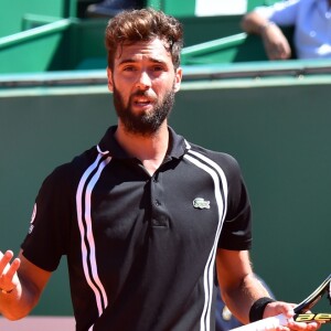 Le tennisman français Benoît Paire a raté sa journée au Monte Carlo Country Club à Roquebrune Cap Martin le 14 avril 2016 malgré le soutient de sa fiancée la chanteuse Shy'm.