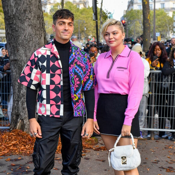 Louane Emera et son compagnon Florian Rossi arrivent au défilé de mode Miu Miu lors de la Fashion Week printemps/été 2022 à Paris, France, le 5 octobre 2021. © Veeren Ramsamy-Christophe Clovis/Bestimage 