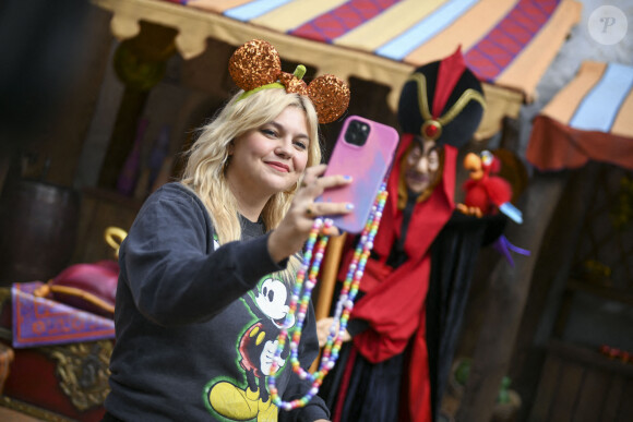 Louane Emera - Disneyland Paris à inauguré ce week-end la saison d'Halloween avec la présence de plusieurs célébrités françaises, le 25 septembre 2021.