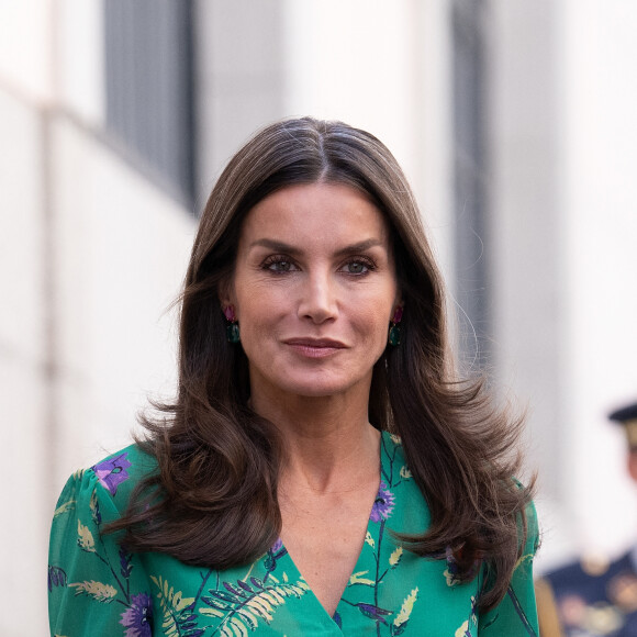 La reine Letizia d'Espagne à son arrivée à la présentation du "Livre blanc sur le cancer de la peau en Espagne" par l'Académie espagnole de dermatologie et de vénéréologie et sa Fondation Piel Sana à Madrid, le 13 juin 2022. 