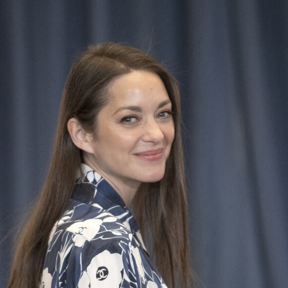 Marion Cotillard lors de la présentation de la pièce "Jeanne d'Arc au bûcher" au théâtre Royal à Madrid le 1er juin 2022. Les responsables du Théâtre Royal de Madrid ont décidé de confier à Marion Cotillard le rôle principal de Jeanne d'Arc au bûcher, l'oratorio d'Arthur Honegger, qui sera donné au mois de juin 2022. L'actrice oscarisée, appelée en remplacement d'une comédienne espagnole, connaît bien ce rôle qu'elle a déjà endossé en 2005, 2012 et 2015. 