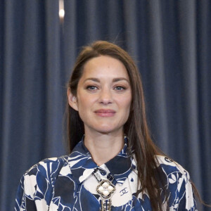 Marion Cotillard lors de la présentation de la pièce "Jeanne d'Arc au bûcher" au théâtre Royal à Madrid le 1er juin 2022. Les responsables du Théâtre Royal de Madrid ont décidé de confier à Marion Cotillard le rôle principal de Jeanne d'Arc au bûcher, l'oratorio d'Arthur Honegger, qui sera donné au mois de juin 2022. L'actrice oscarisée, appelée en remplacement d'une comédienne espagnole, connaît bien ce rôle qu'elle a déjà endossé en 2005, 2012 et 2015. 